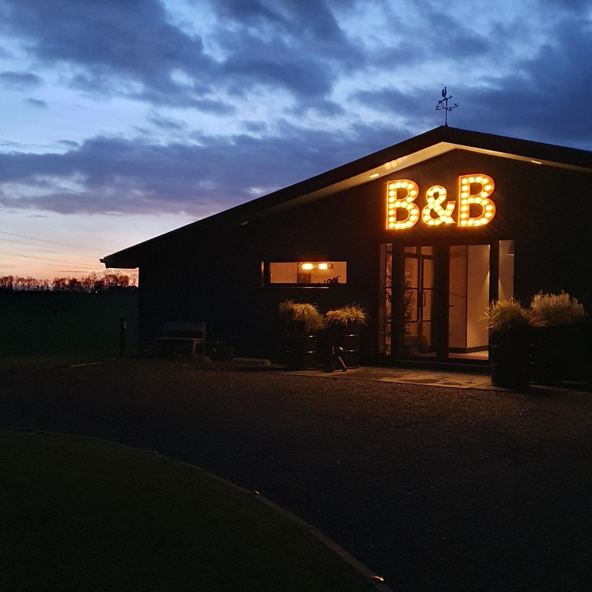 Hippe Schuur Bed & Breakfast Tytsjerk Exterior photo